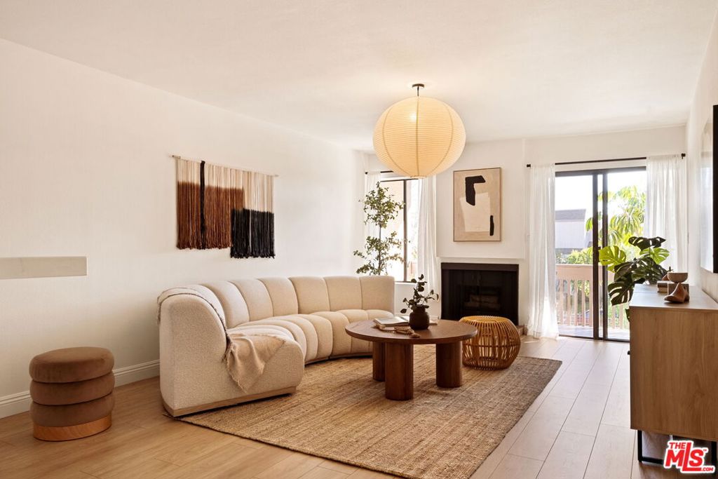 15207 Magnolia Boulevard 212 Property Photo