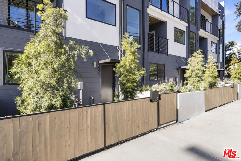 6849 N Figueroa Street Property Photo