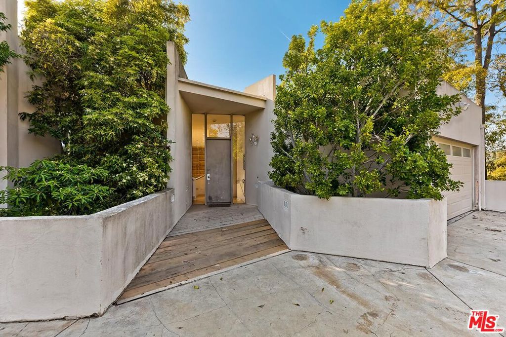 9650 Oak Pass Road Property Photo