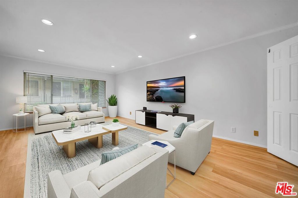 828 Lincoln Boulevard 8 Property Photo
