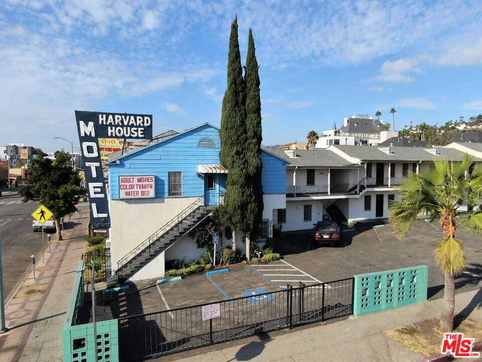 5251 Hollywood Boulevard Property Photo