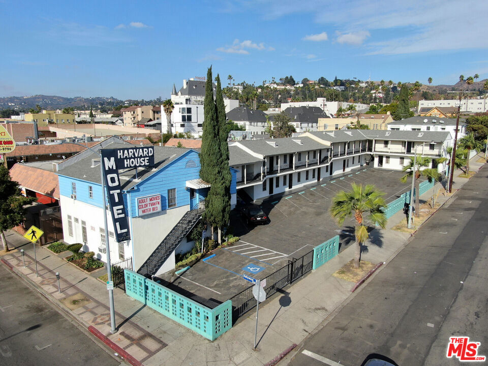 5251 Hollywood Boulevard Property Photo 2