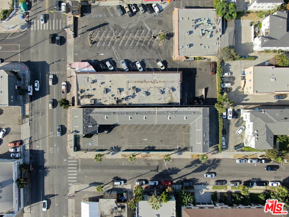 5251 Hollywood Boulevard Property Photo 5