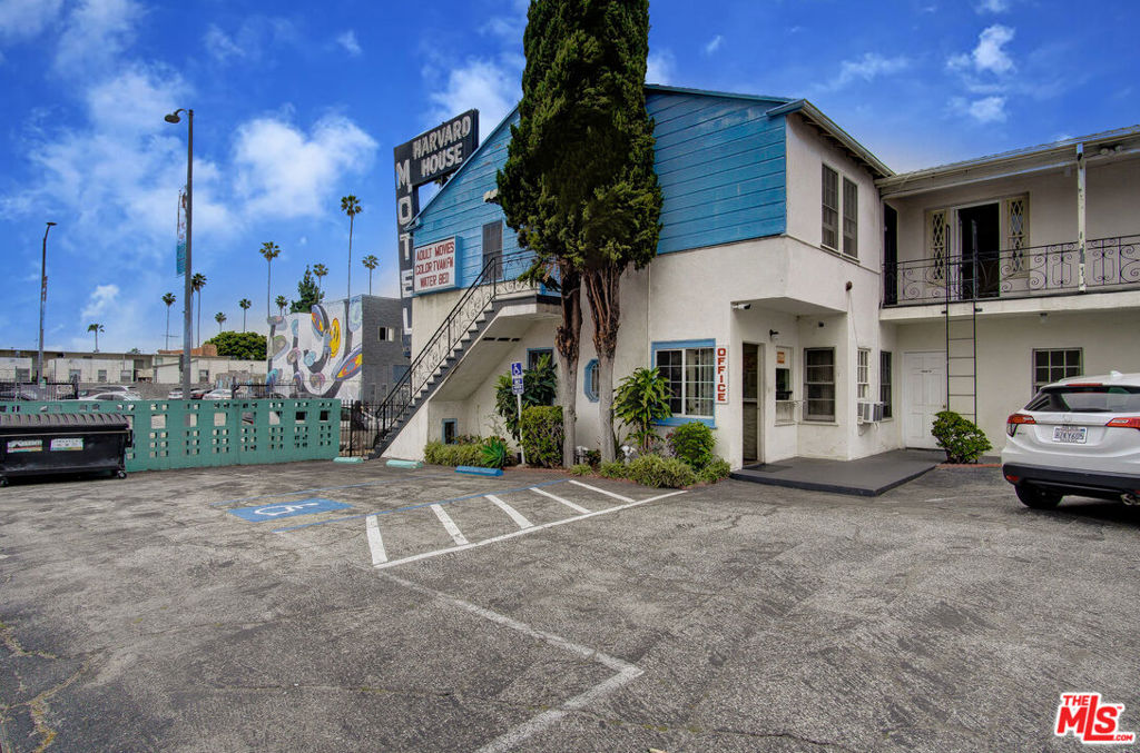 5251 Hollywood Boulevard Property Photo 7