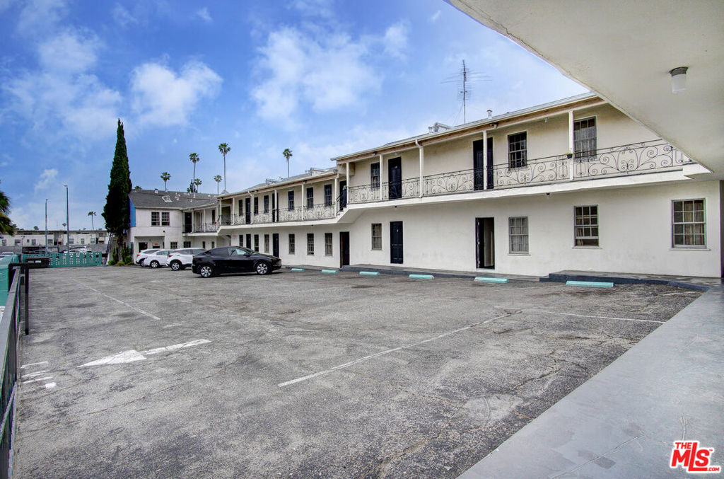 5251 Hollywood Boulevard Property Photo 8