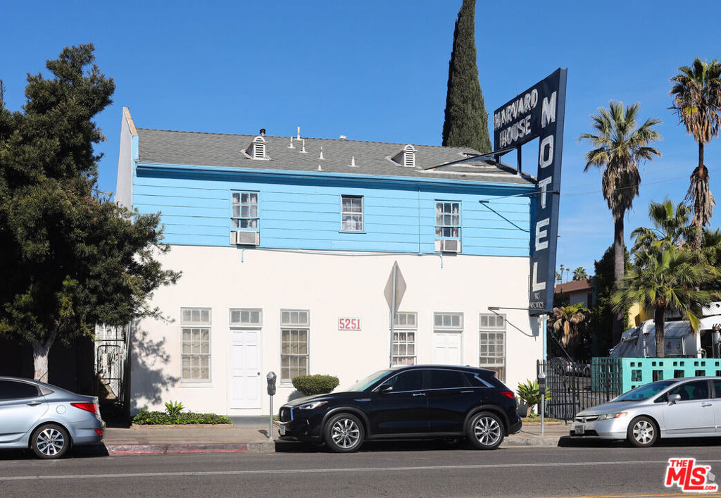 5251 Hollywood Boulevard Property Photo 9