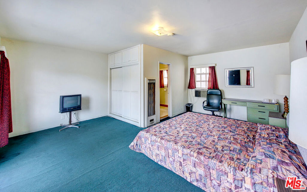 5251 Hollywood Boulevard Property Photo 13