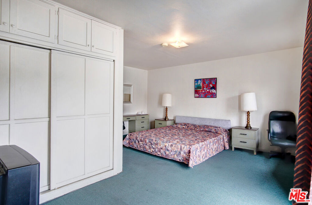 5251 Hollywood Boulevard Property Photo 14