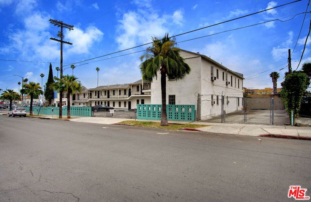 5251 Hollywood Boulevard Property Photo 16