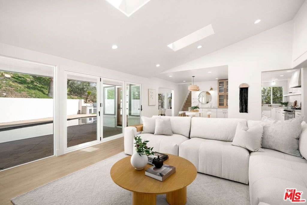 5368 Ocean View Boulevard Property Photo