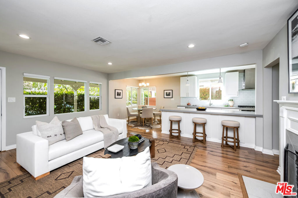 4253 Bellaire Avenue Property Photo
