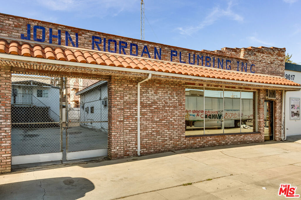 9623 Venice Boulevard Property Photo