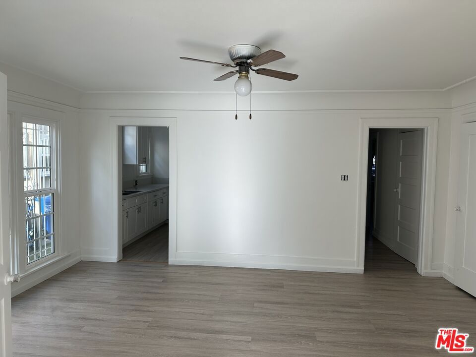 154 S Manhattan Place Property Photo 6