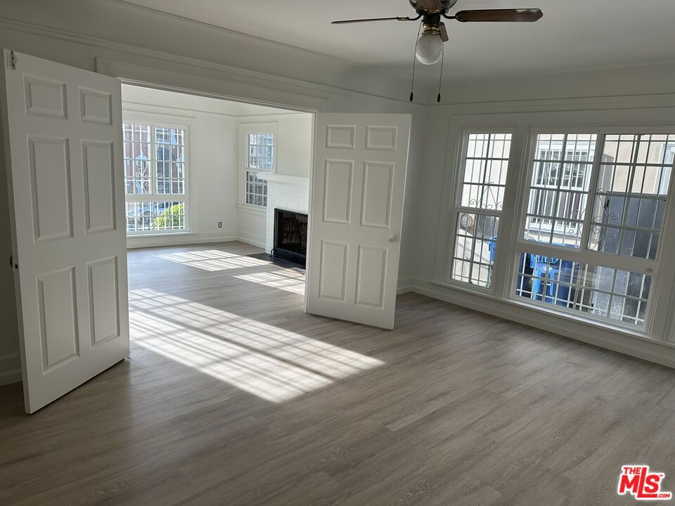 154 S Manhattan Place Property Photo 8