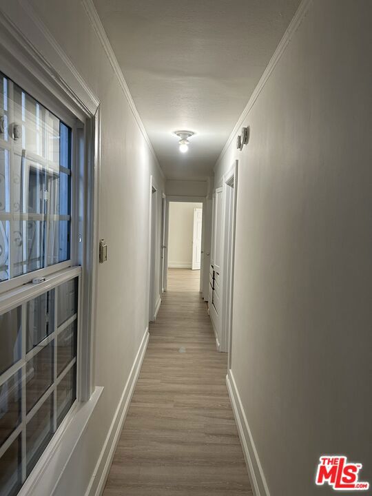 154 S Manhattan Place Property Photo 9