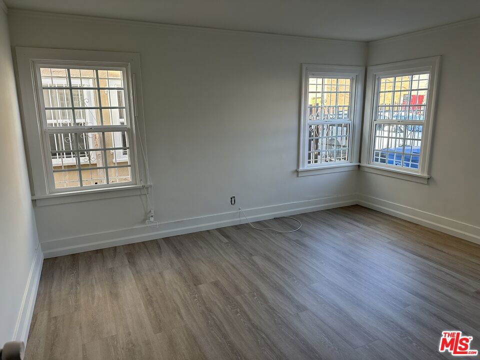 154 S Manhattan Place Property Photo 10