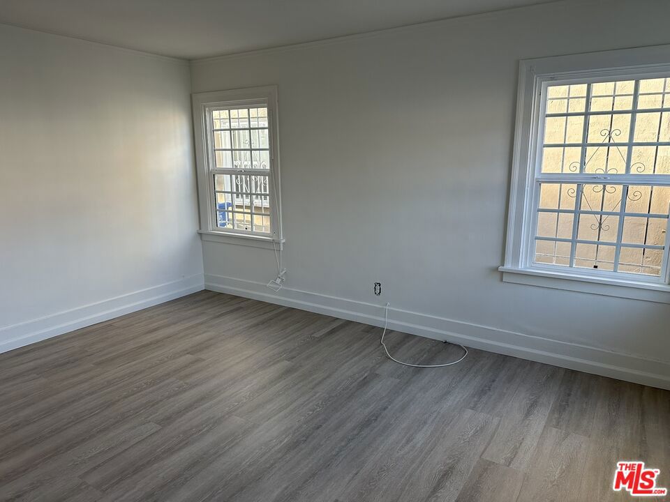 154 S Manhattan Place Property Photo 12