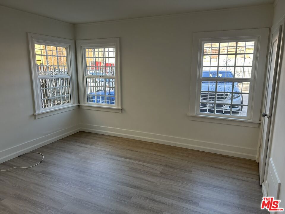 154 S Manhattan Place Property Photo 13