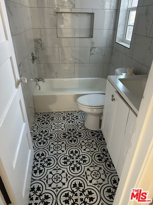 154 S Manhattan Place Property Photo 15