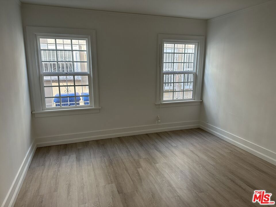 154 S Manhattan Place Property Photo 16