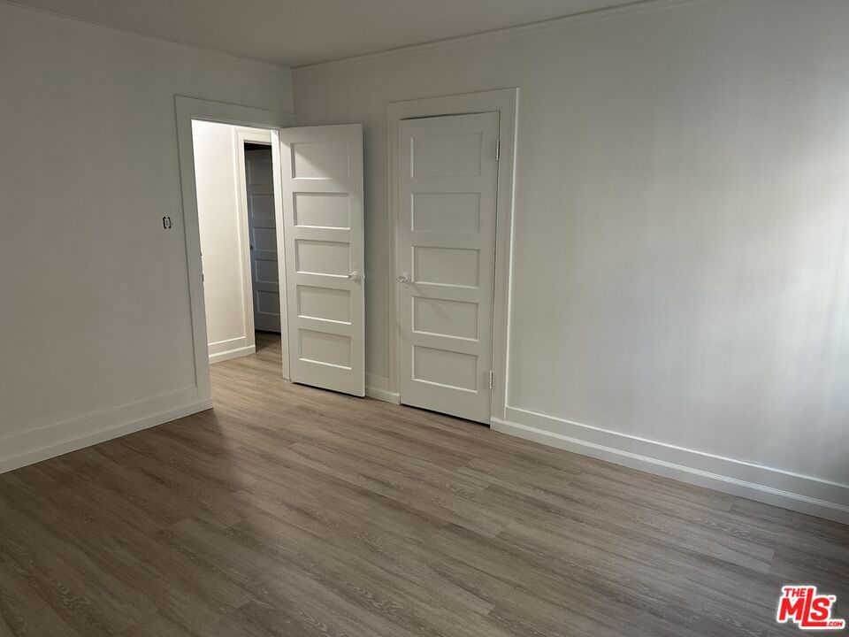 154 S Manhattan Place Property Photo 17