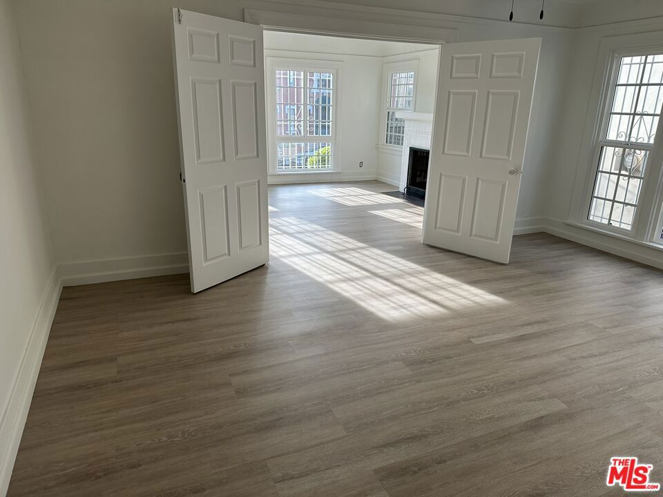 154 S Manhattan Place Property Photo 19