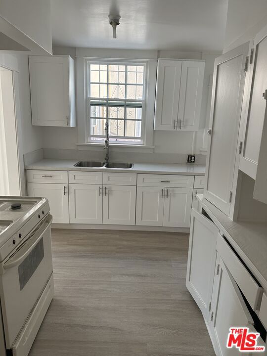 154 S Manhattan Place Property Photo 20