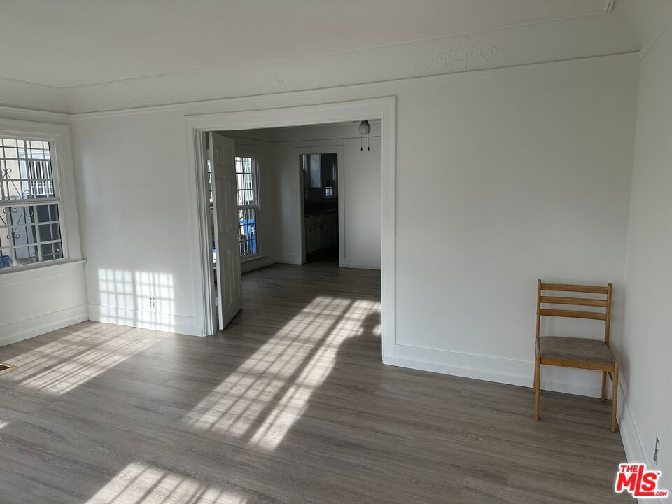 154 S Manhattan Place Property Photo 25