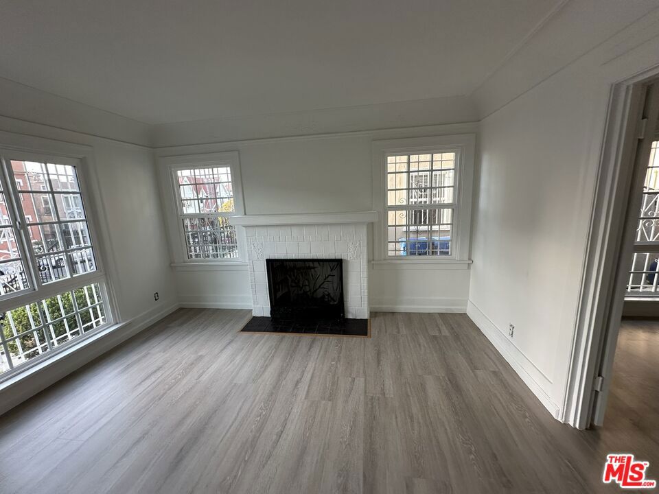 154 S Manhattan Place Property Photo 26
