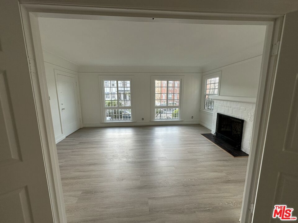 154 S Manhattan Place Property Photo 27