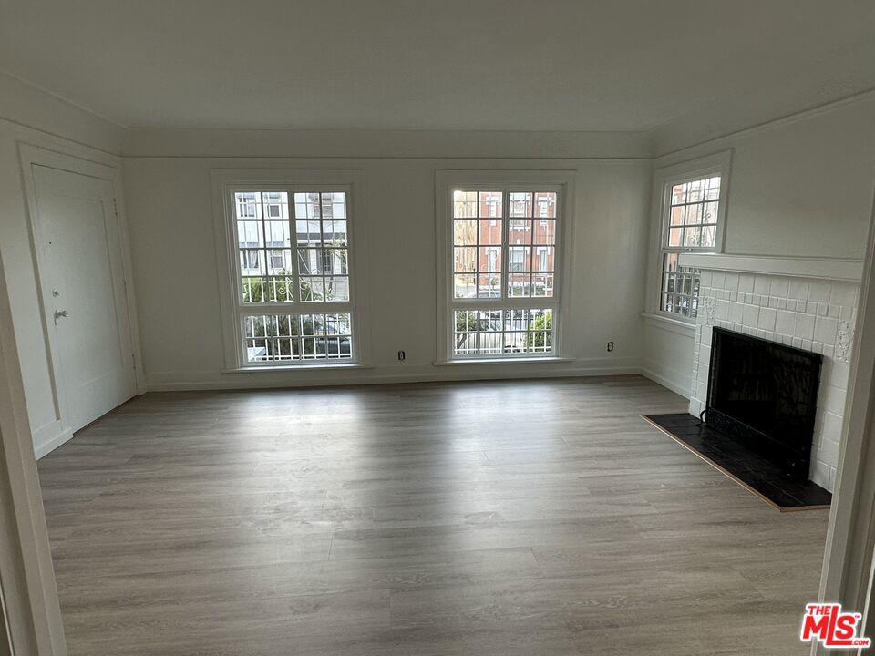 154 S Manhattan Place Property Photo 28