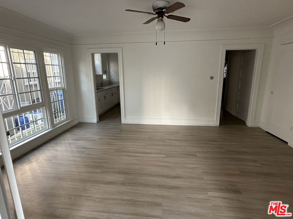 154 S Manhattan Place Property Photo 30