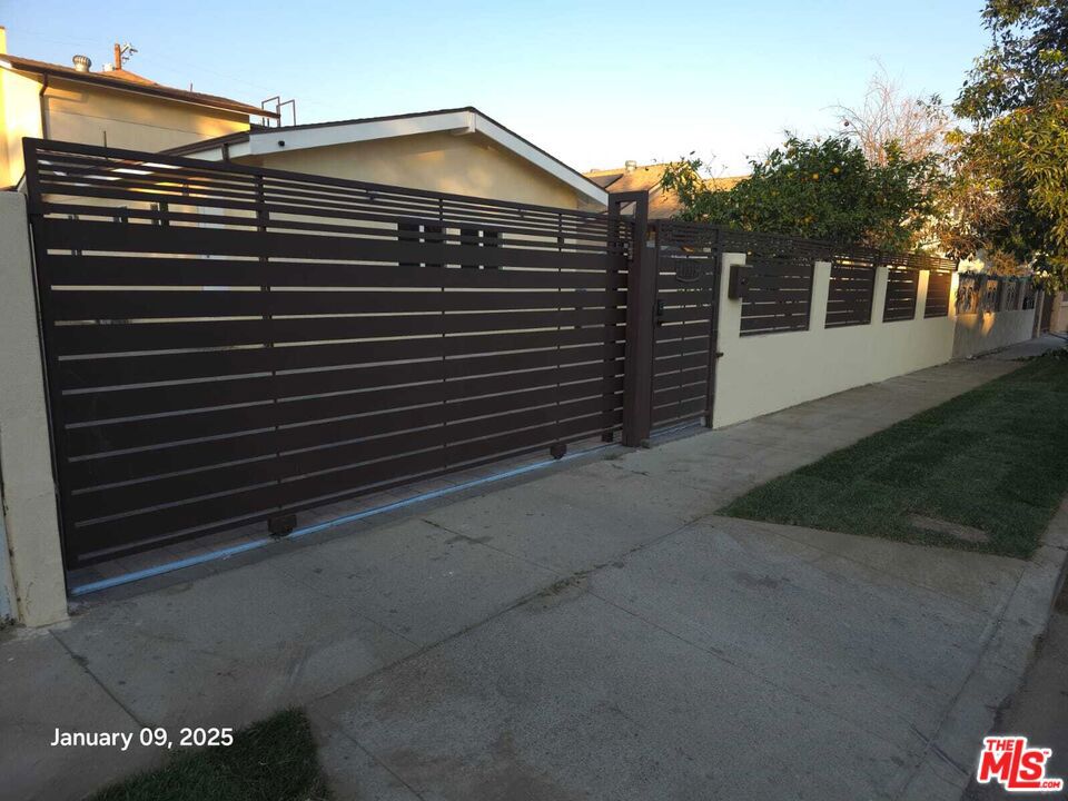 11315 Tiara Street 1 Property Photo