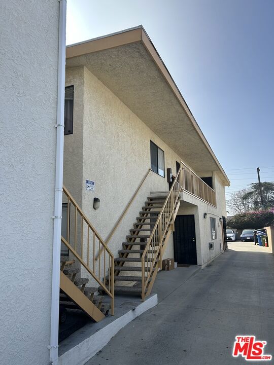 1638 W 207th Street Property Photo 4