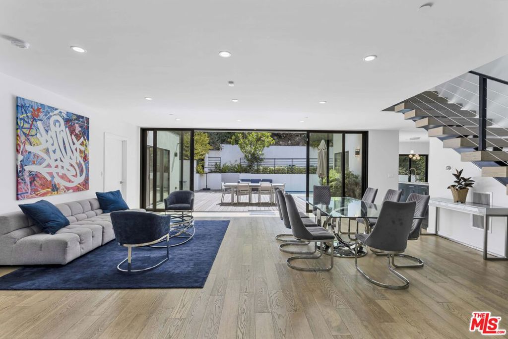 2044 Benedict Canyon Drive Property Photo