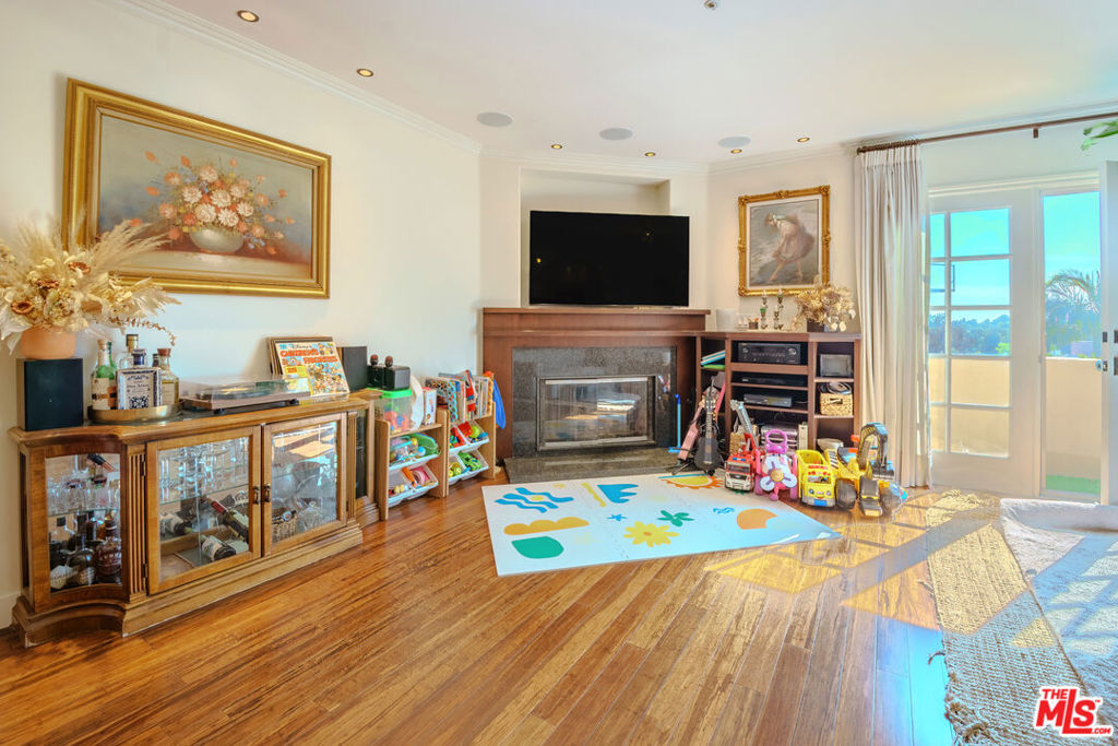1278 S Camden Drive 301 Property Photo