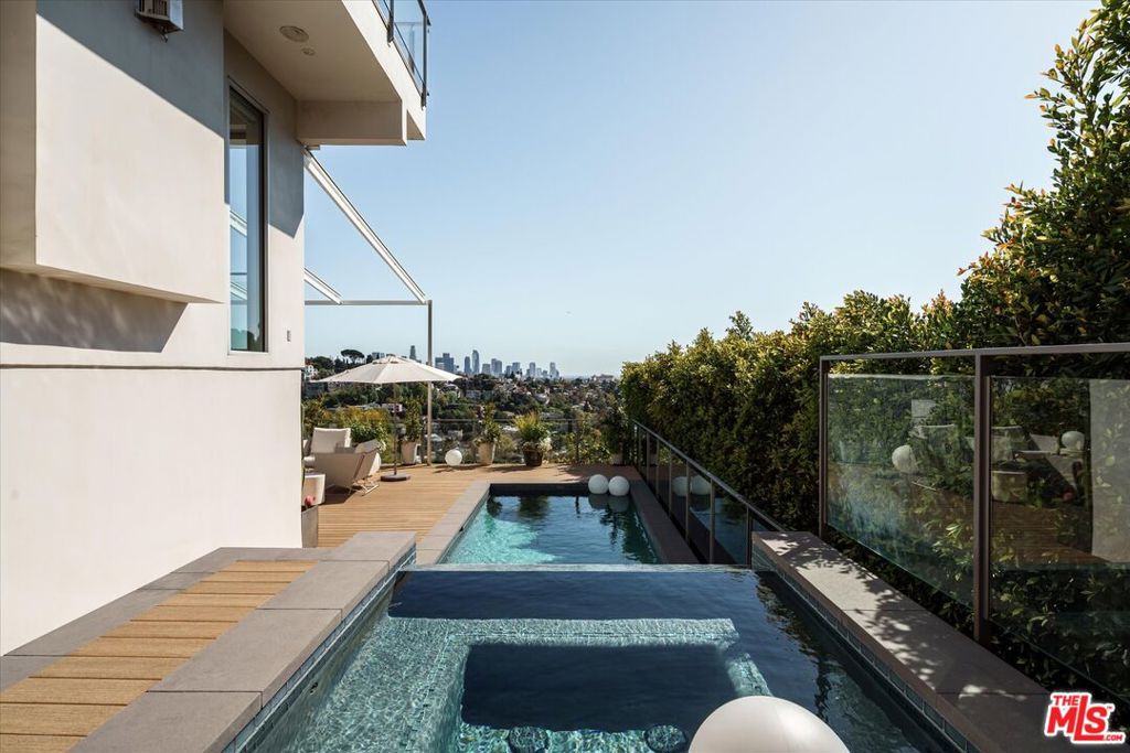 3042 Landa Street Property Photo
