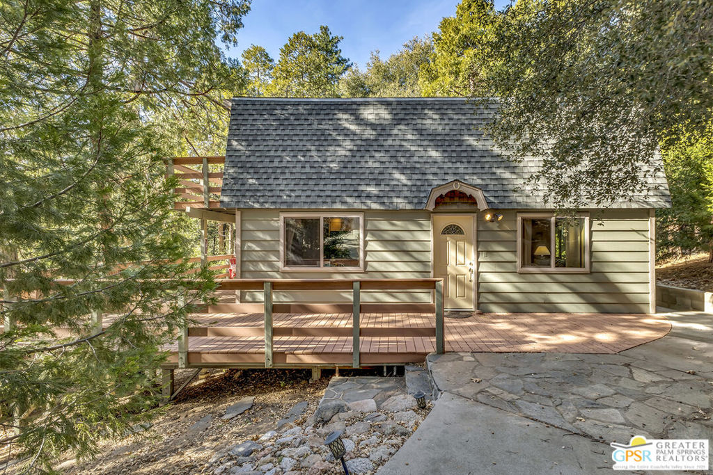 53360 Rising Glen Road Property Photo
