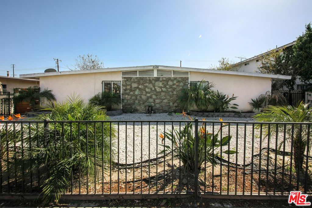 2526 W Mcfadden Avenue Property Photo