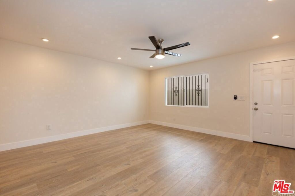 2526 W Mcfadden Avenue Property Photo 12