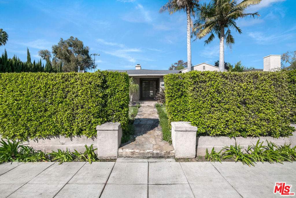 107 S Gardner Street Property Photo
