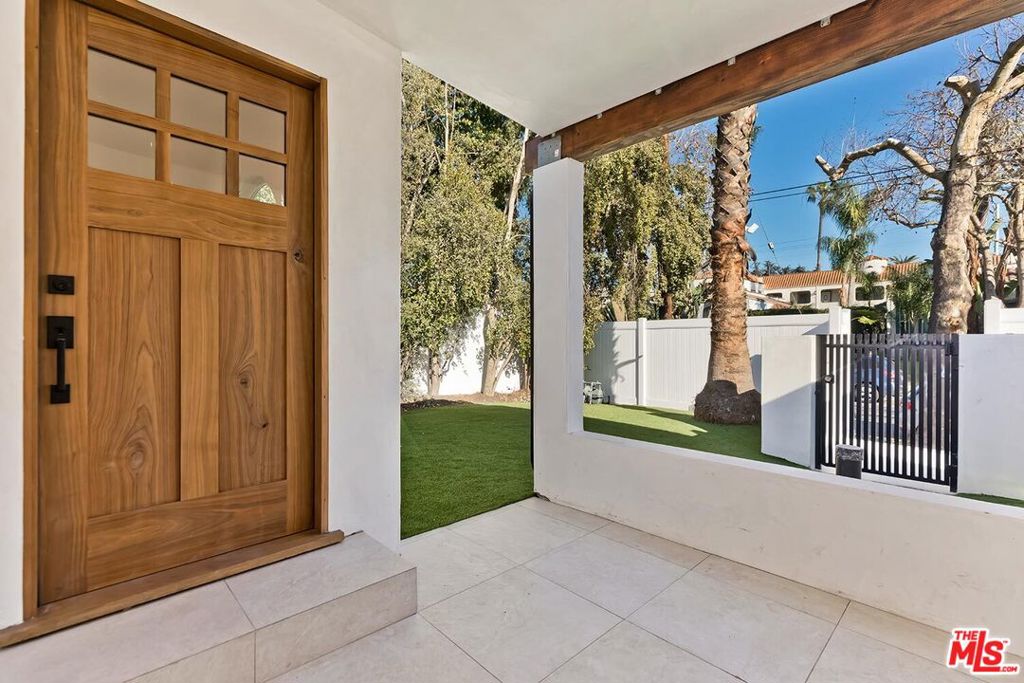 845 N Formosa Avenue Property Photo