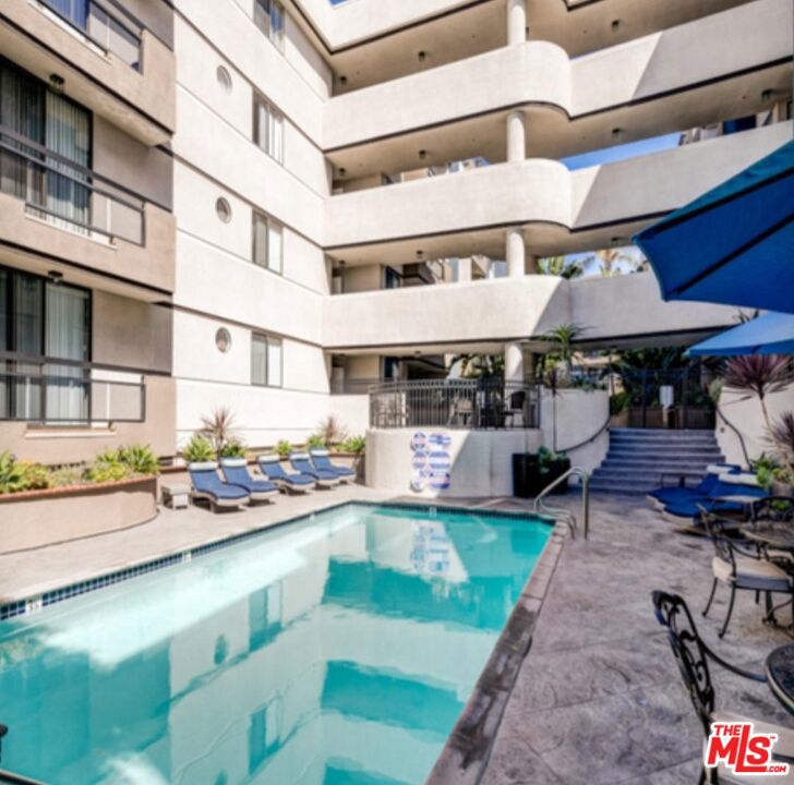 740 S Burnside Avenue Property Photo
