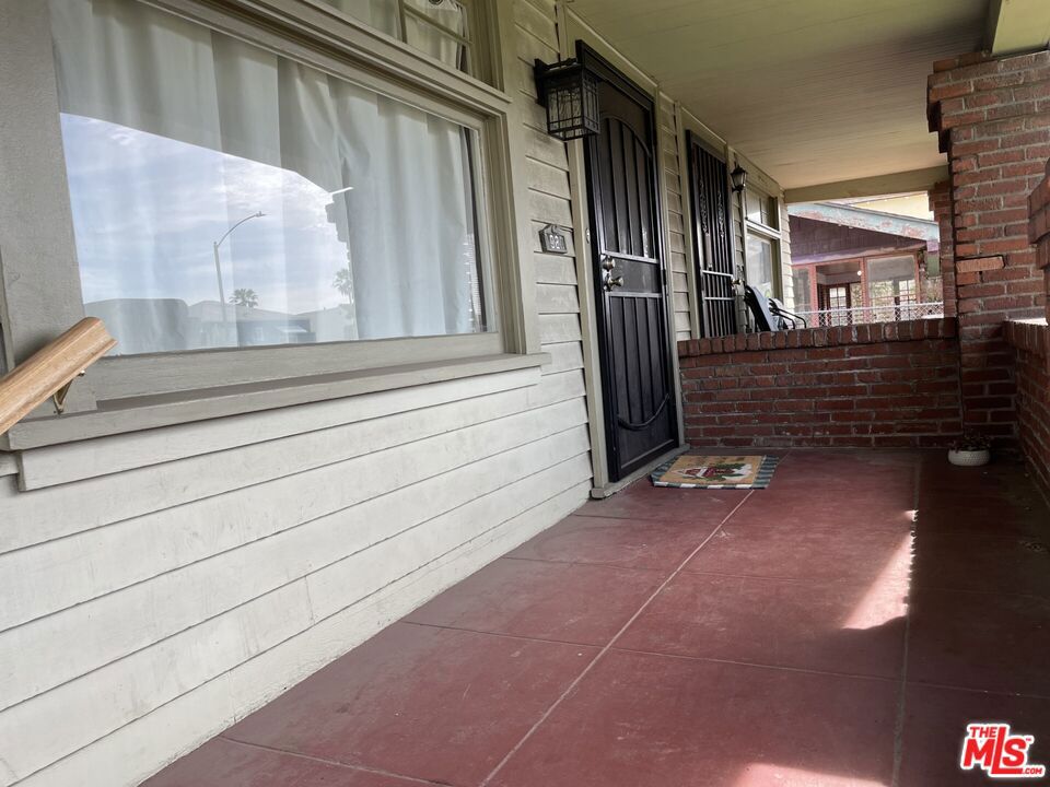 1920 S Rimpau Boulevard Property Photo 2