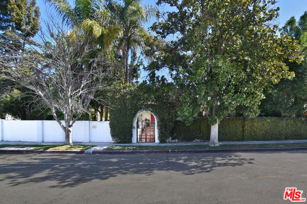 4262 Woodcliff Road Property Photo