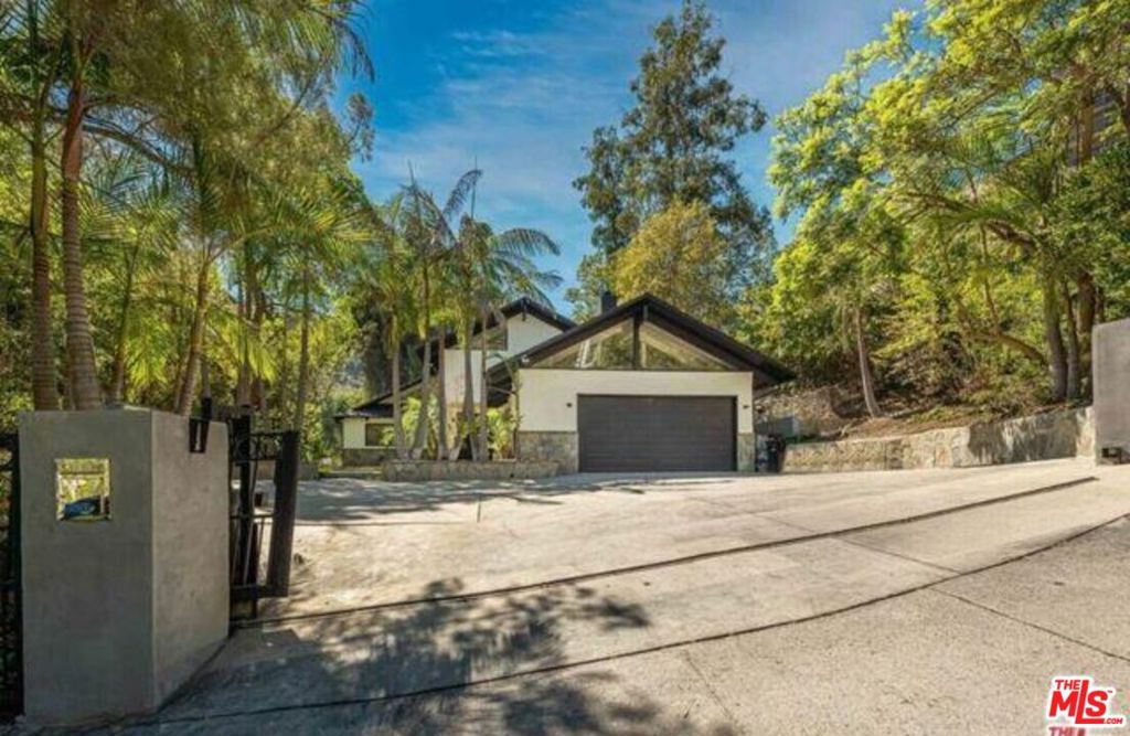 1561 Clear View Drive Property Photo