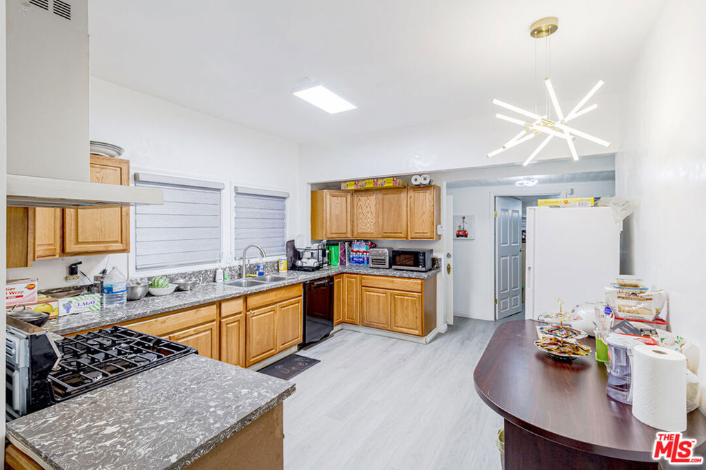 1207 S Harvard Boulevard Property Photo