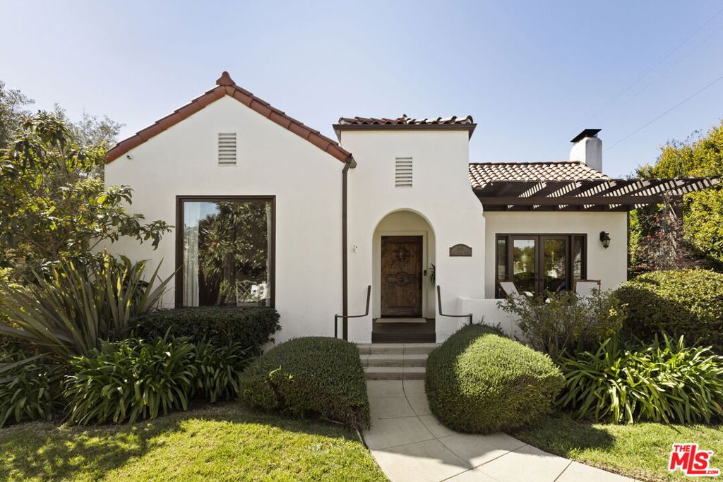 445 N Lucerne Boulevard Property Photo