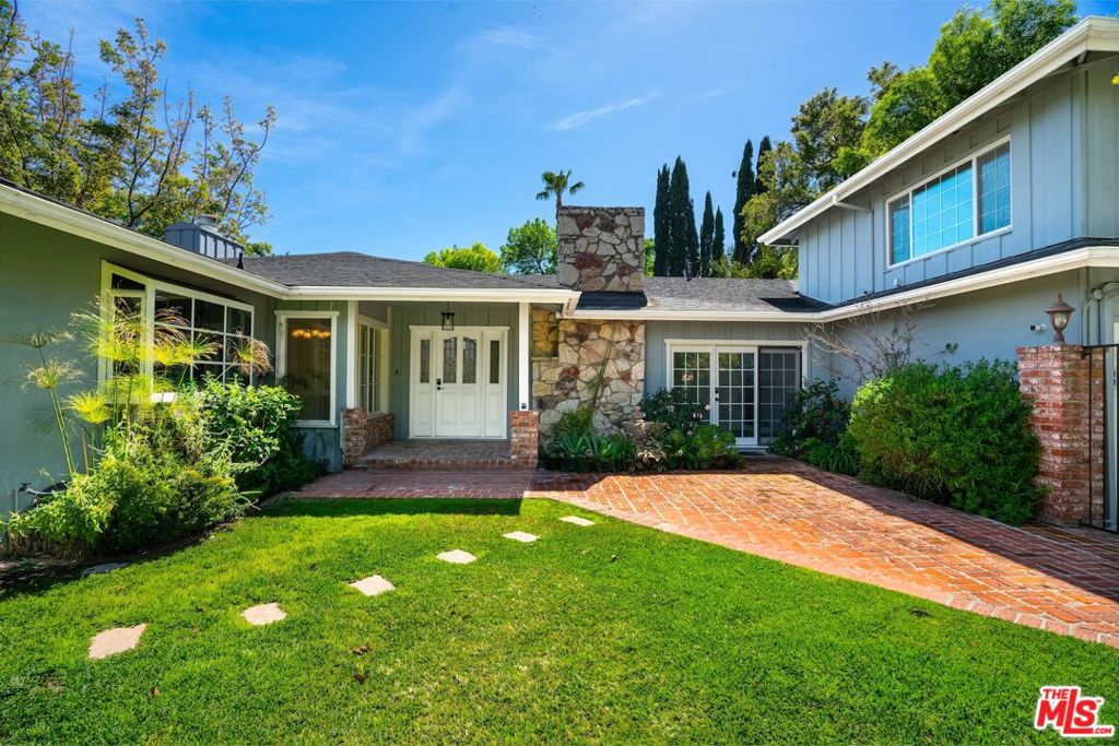 4645 Petit Avenue Property Photo