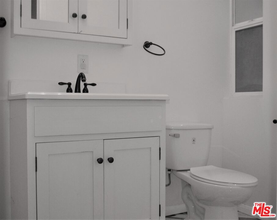 1816 S La Brea Avenue Property Photo 4
